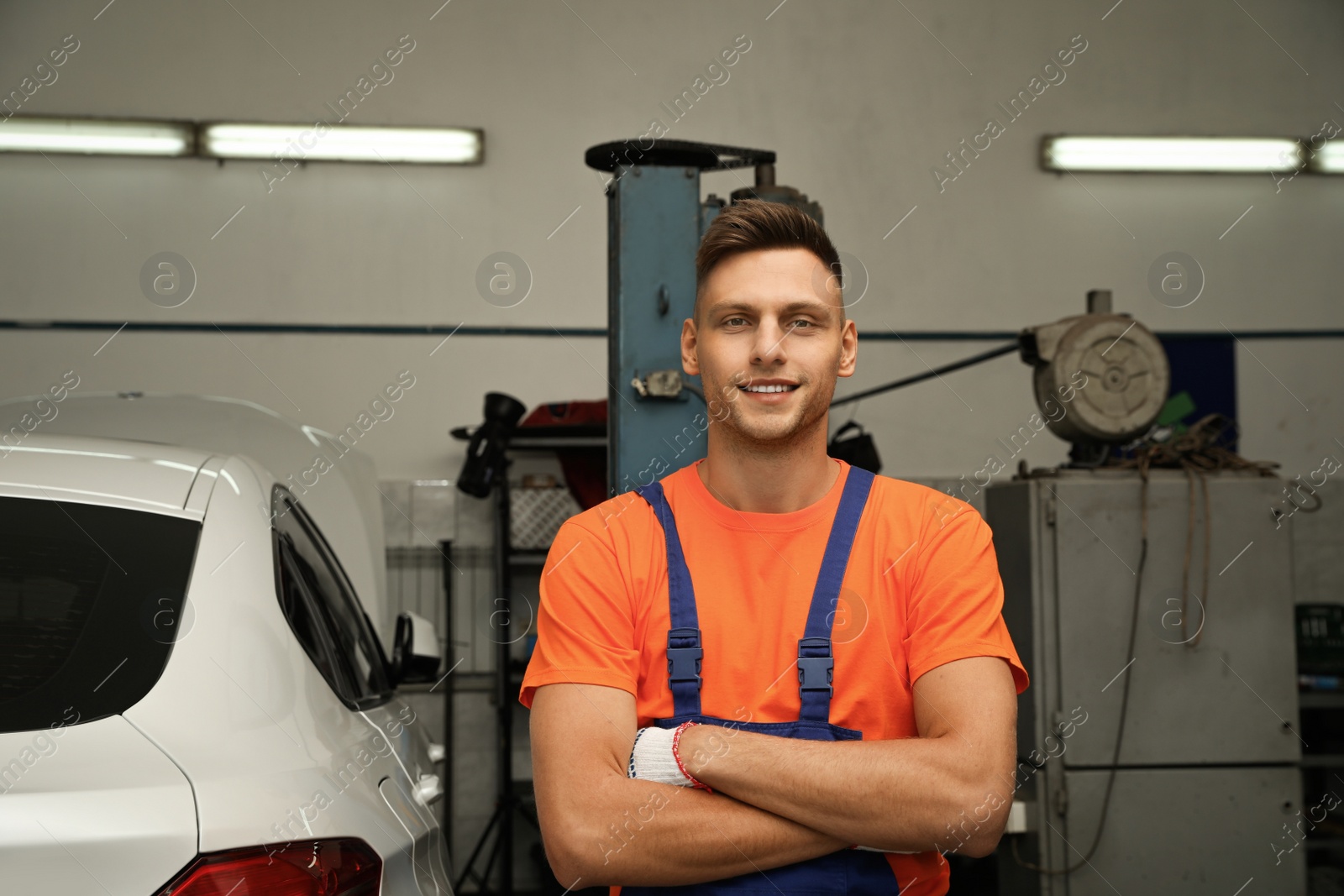 Photo of Portrait of professional mechanic at automobile repair shop