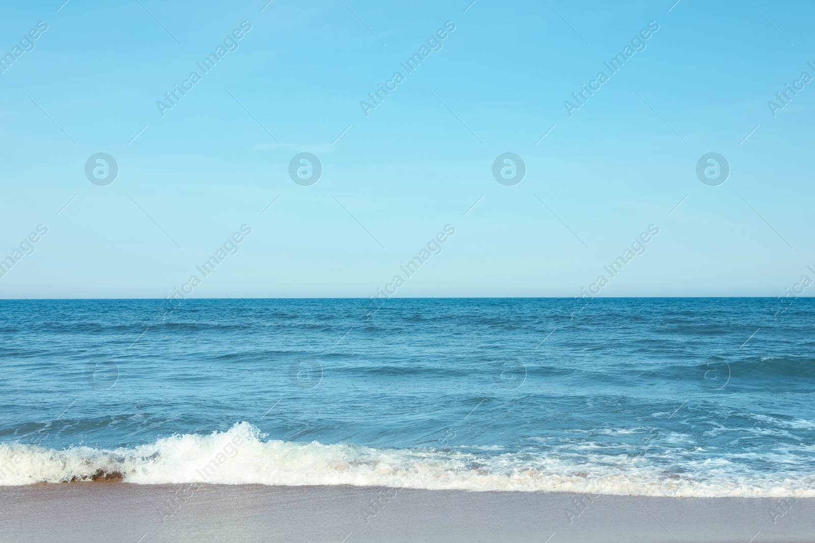 Photo of Picturesque view of beautiful sea and blue sky on sunny day