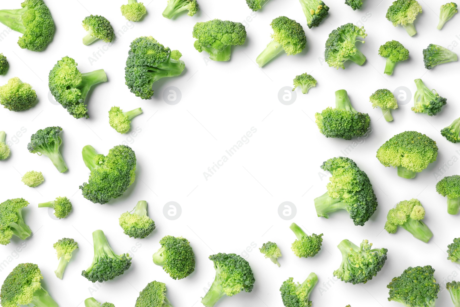 Flat lay composition with fresh green broccoli on light background Photo of Flat lay composition with fresh green broccoli on light background