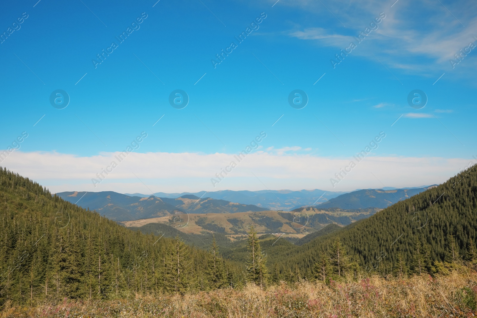 Photo of Picturesque view of sky with clouds over mountains