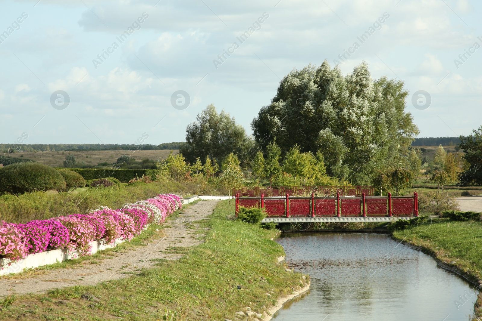 Photo of Picturesque view of bridge, river and trees on sunny day