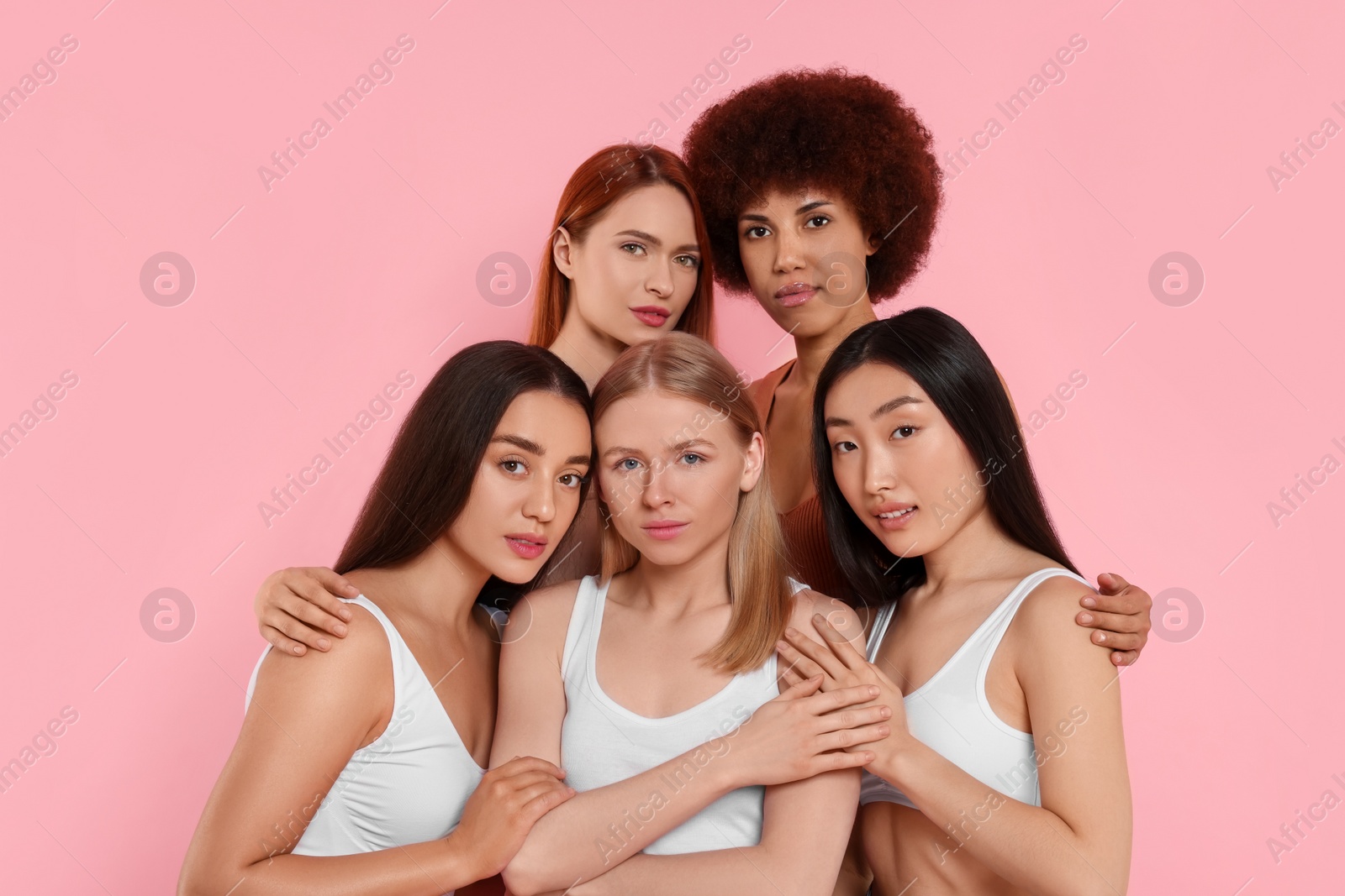 Photo of Portrait of beautiful young women on pink background