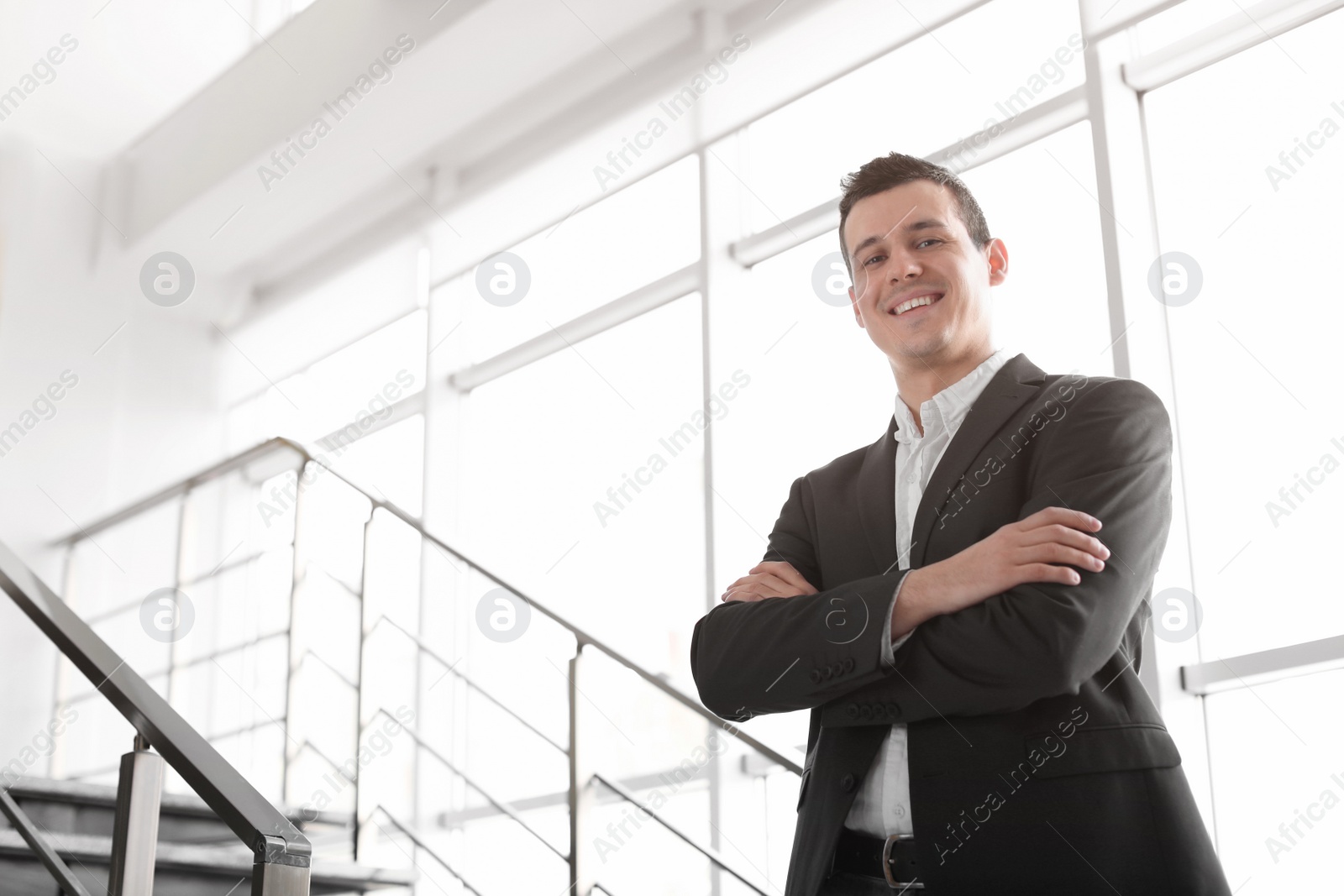 Photo of Portrait of confident businessman on stairs