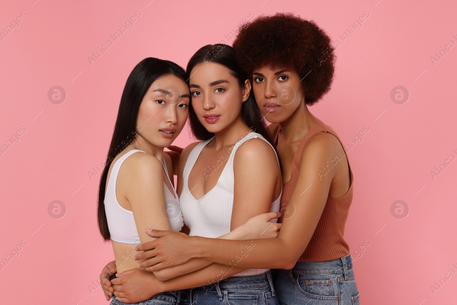 Photo of Portrait of beautiful young women on pink background