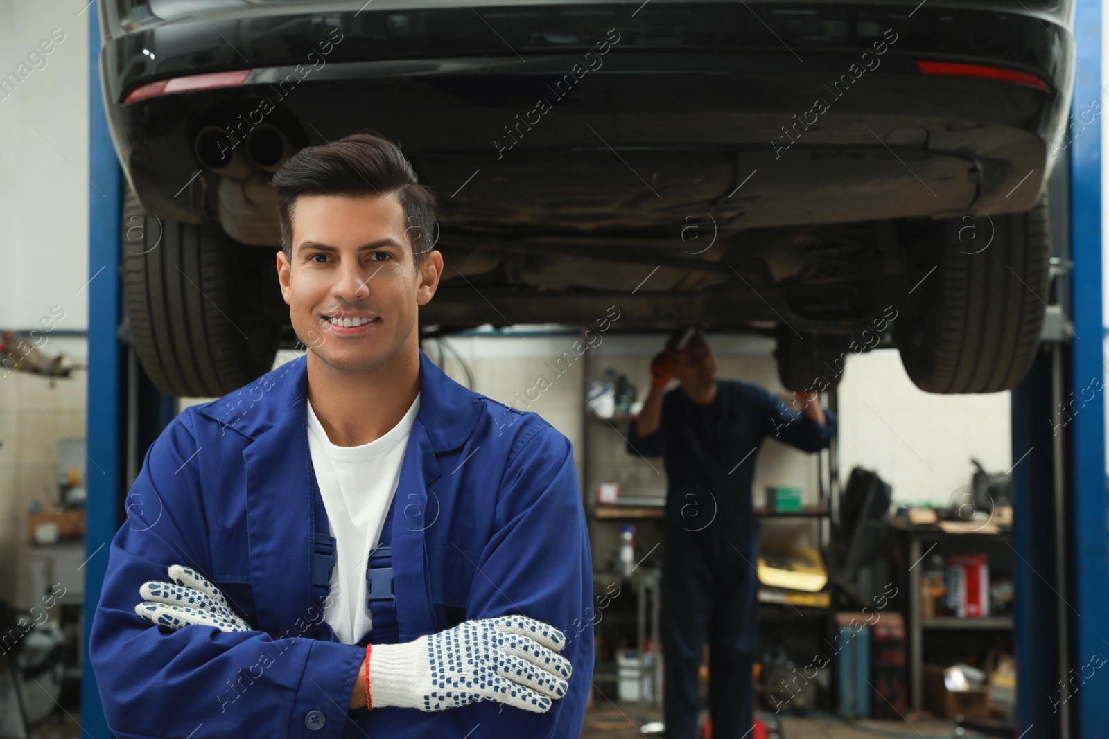 Photo of Portrait of professional mechanic at automobile repair shop