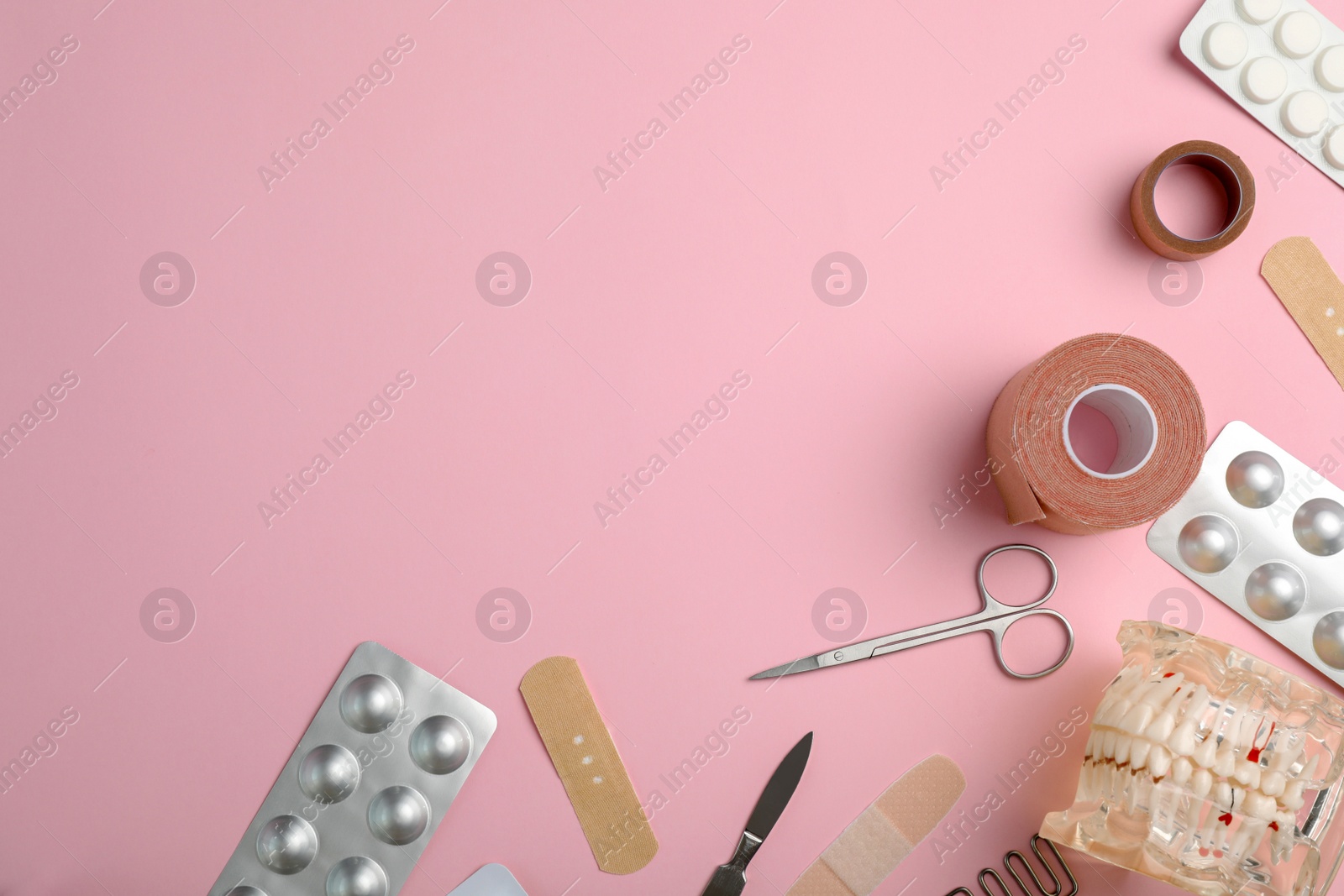 Photo of Flat lay composition with medical tools and pills on color background. Space for text