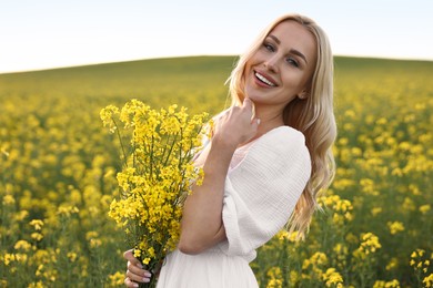 Photo of Portrait of happy young woman in field on spring day