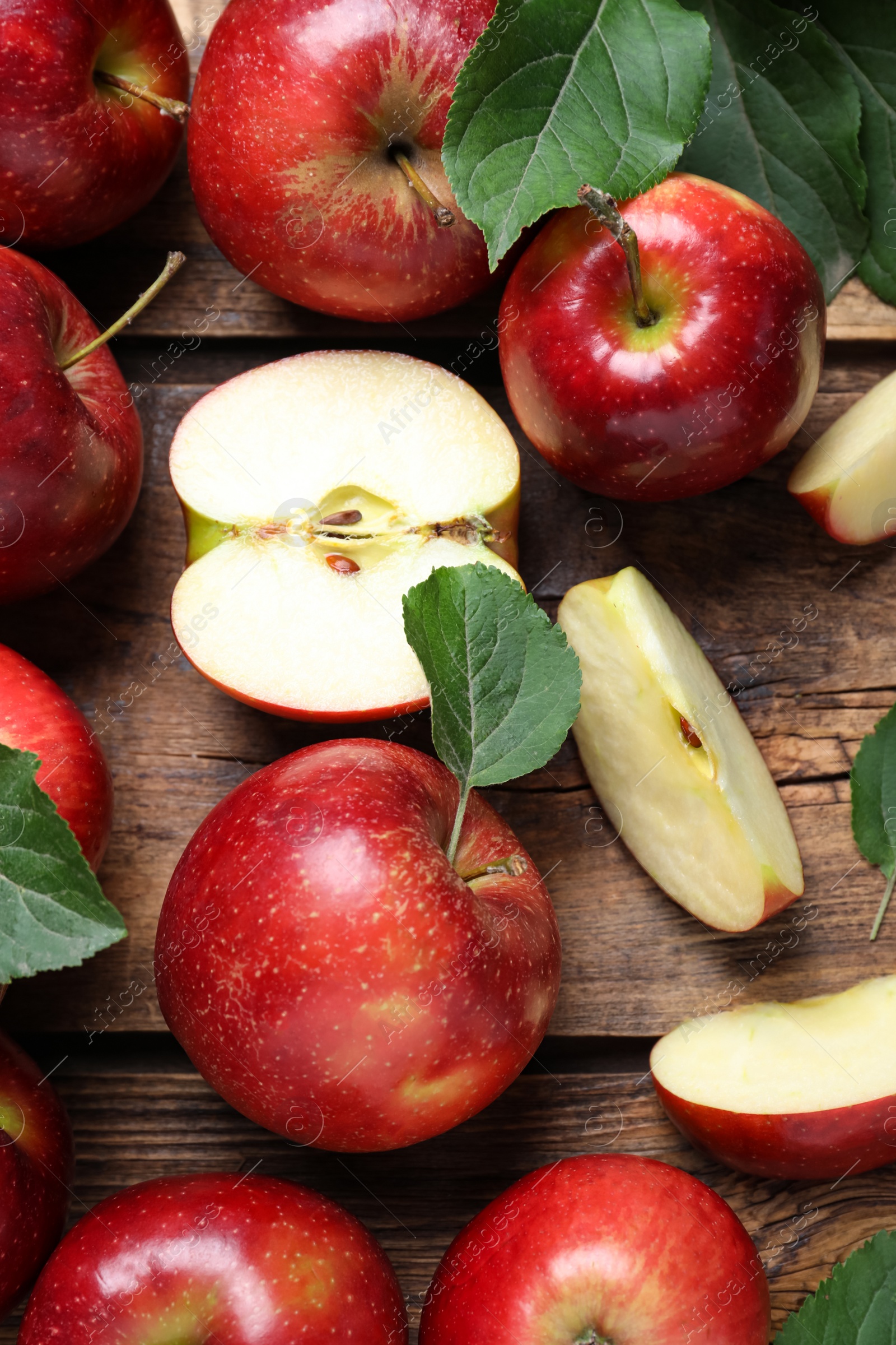 Photo of Ripe juicy red apples on wooden table, flat lay