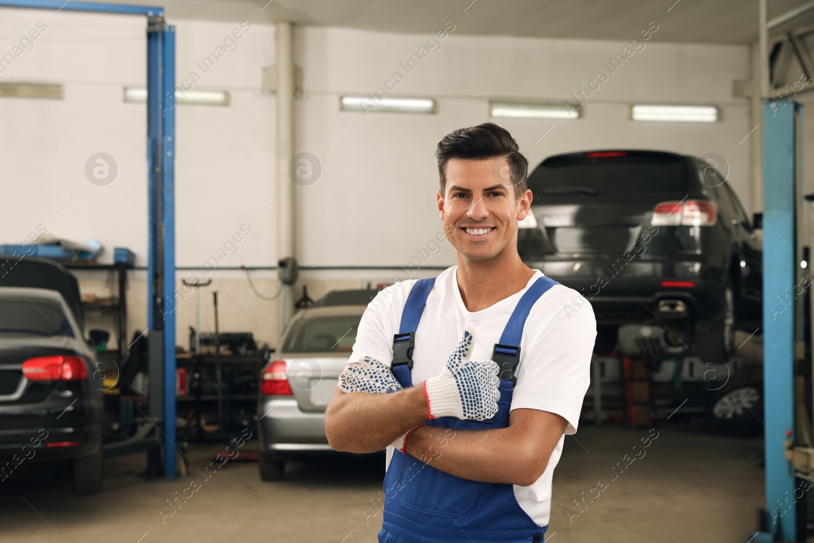 Photo of Portrait of professional mechanic at automobile repair shop