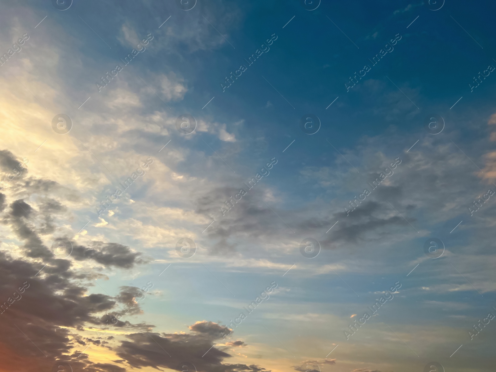 Photo of Beautiful view of cloudy sky in evening