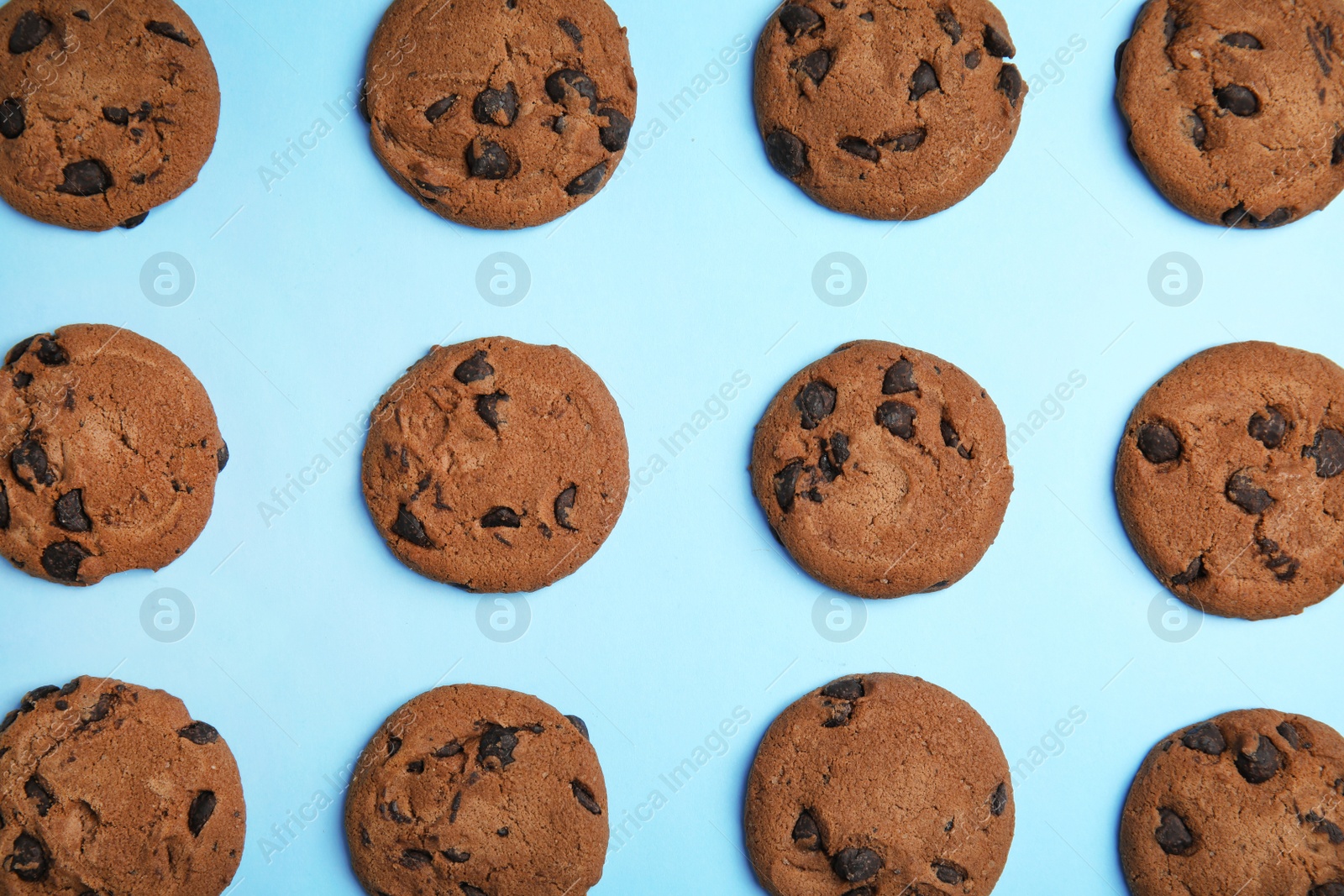 Photo of Delicious chocolate chip cookies on color background, flat lay