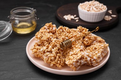 Photo of Puffed rice pieces (kozinaki) on black table