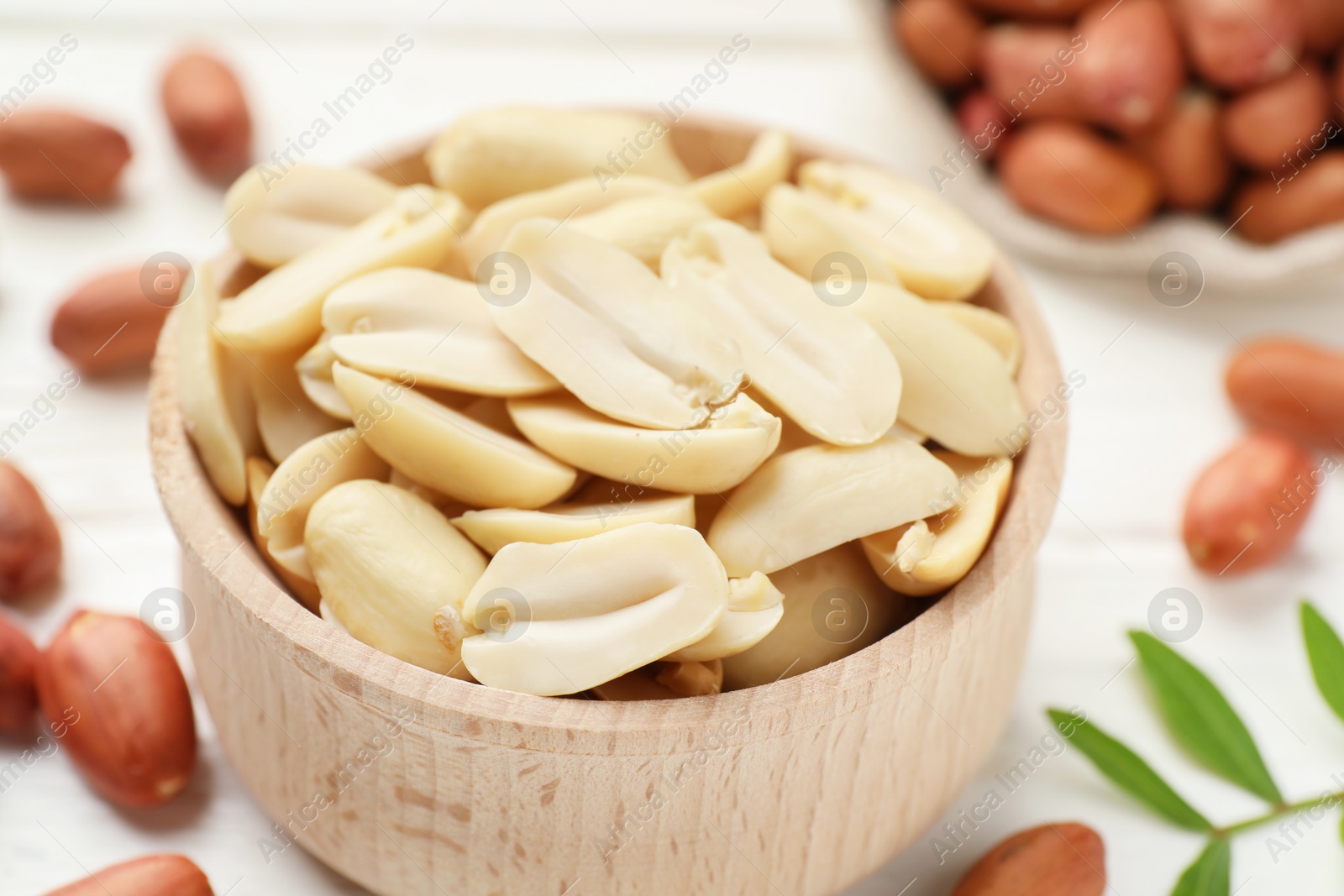 Photo of Fresh peanuts in bowl on table, closeup