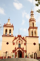 Photo of San Pedro Garza Garcia, Mexico – February 8, 2023: Beautiful Parroquia Santiago Apostol church outdoors