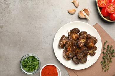 Photo of Delicious kidneys and ingredients on light table, flat lay. Space for text