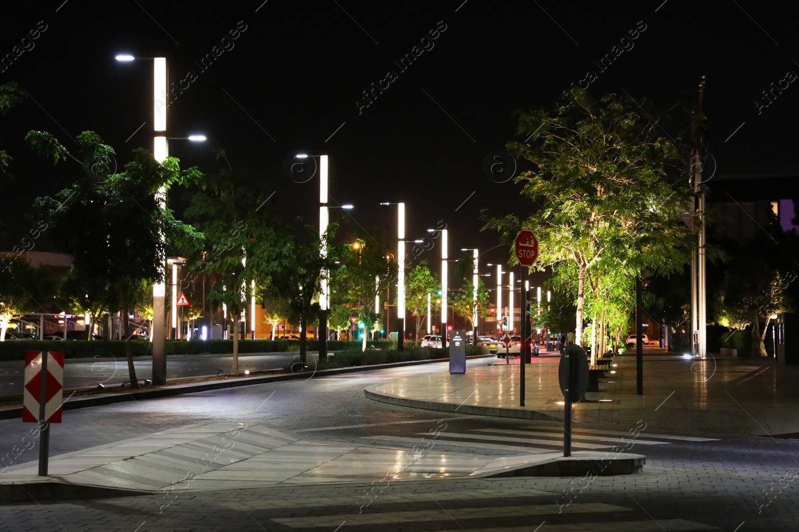 Photo of DUBAI, UNITED ARAB EMIRATES - NOVEMBER 04, 2018: Beautiful view of city street at night