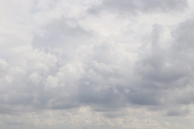 Picturesque view of beautiful sky with fluffy white clouds