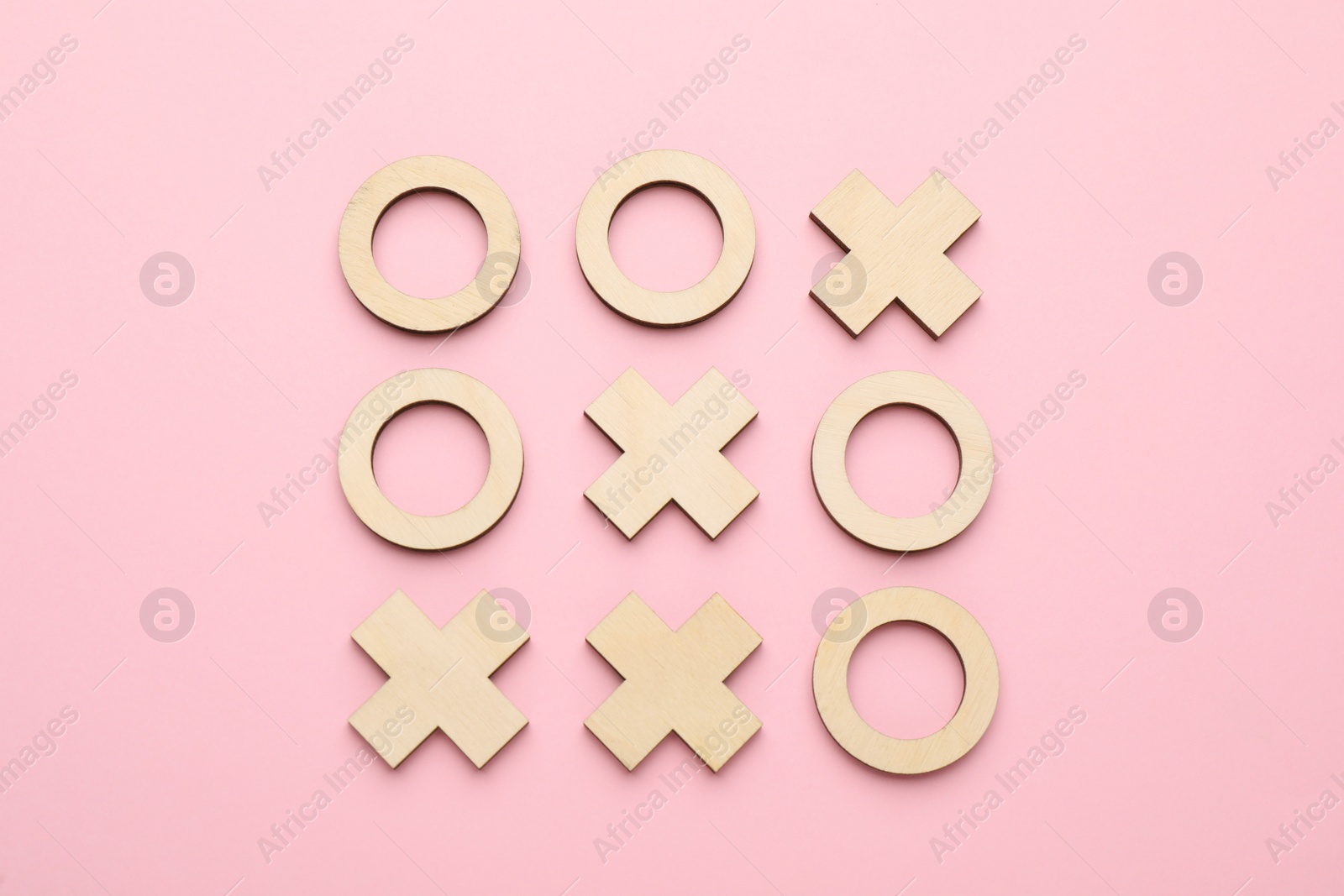 Photo of Tic tac toe set on bright pink background, flat lay