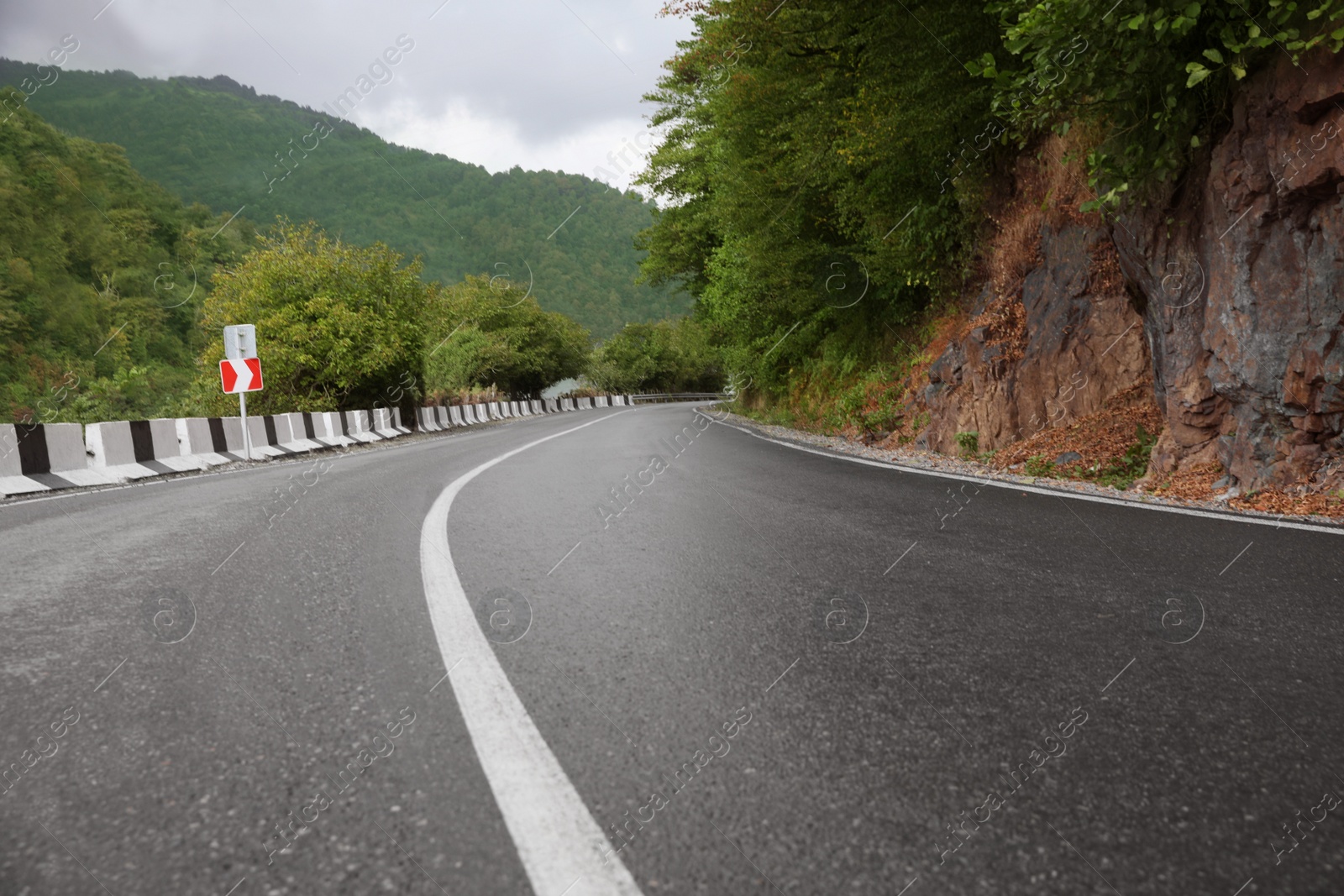 Photo of Beautiful view on empty asphalt road in mountains