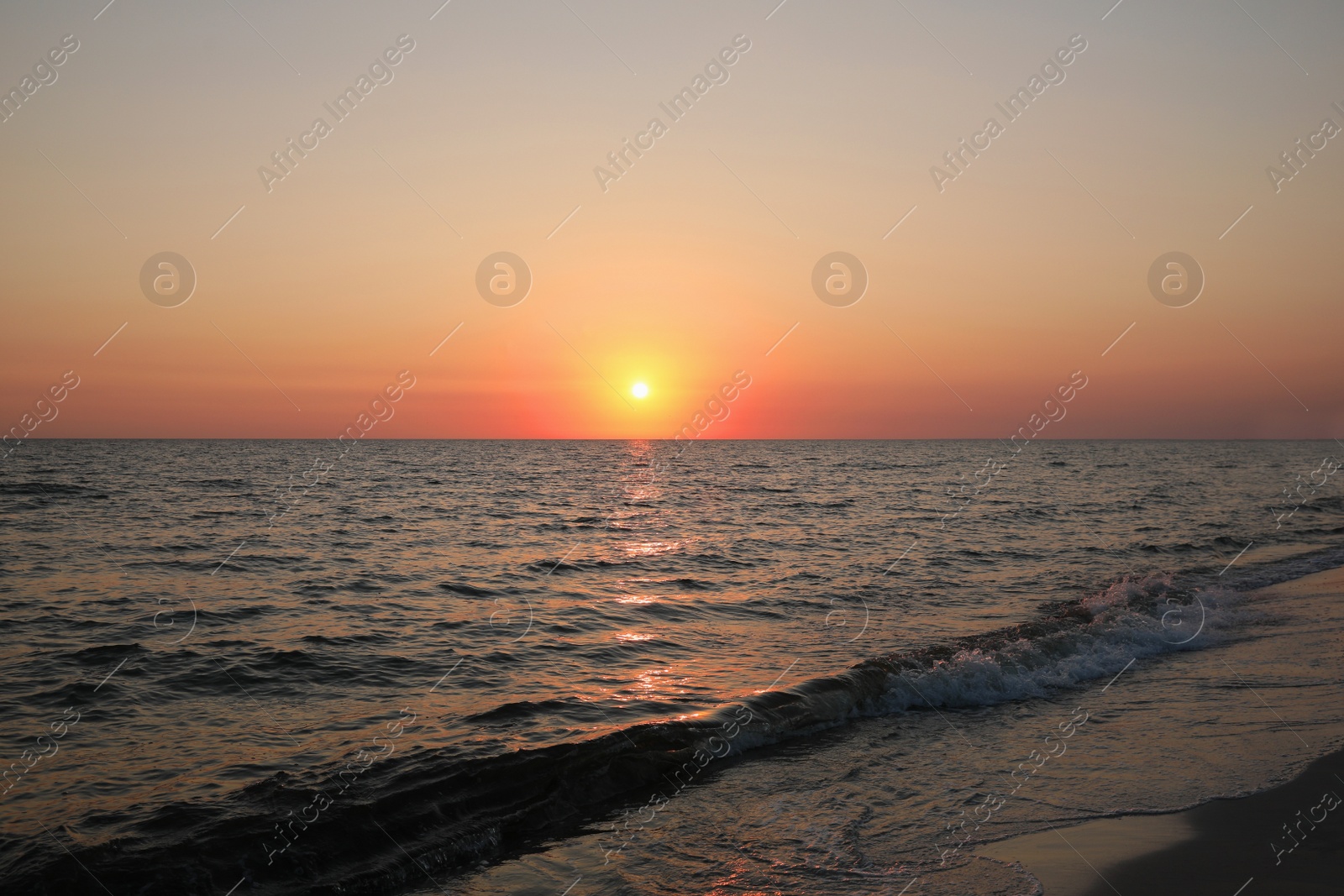 Photo of Picturesque view of beautiful sea at sunset