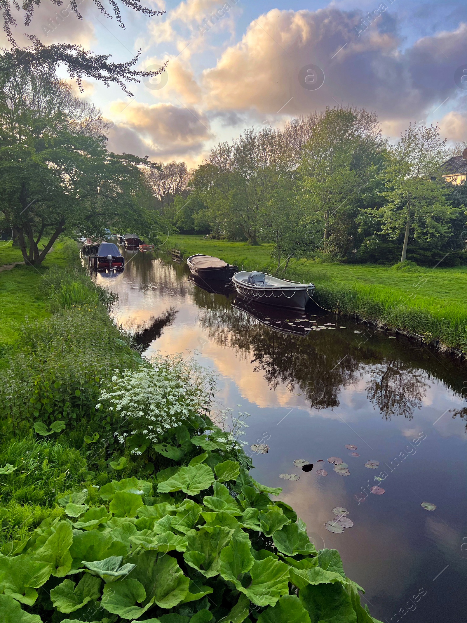 Photo of Beautiful view of canal with moored boats outdoors on spring day