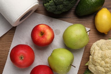 Photo of Apples drying on paper towel, fruits and vegetables on wooden table, flat lay