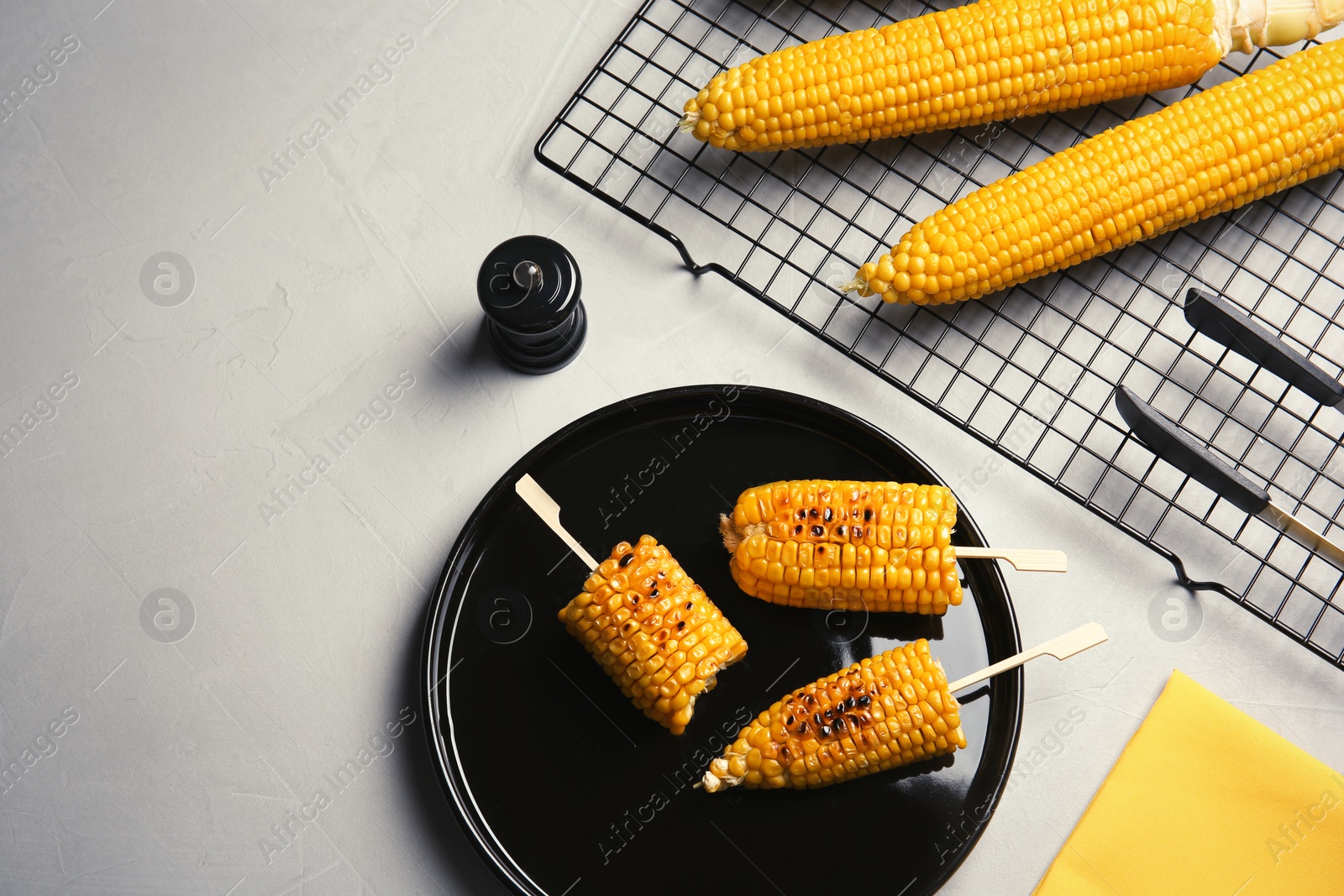 Photo of Flat lay composition with tasty corn cobs on light background