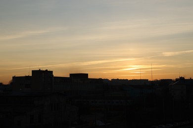 Photo of View of beautiful sky with clouds over city at sunset