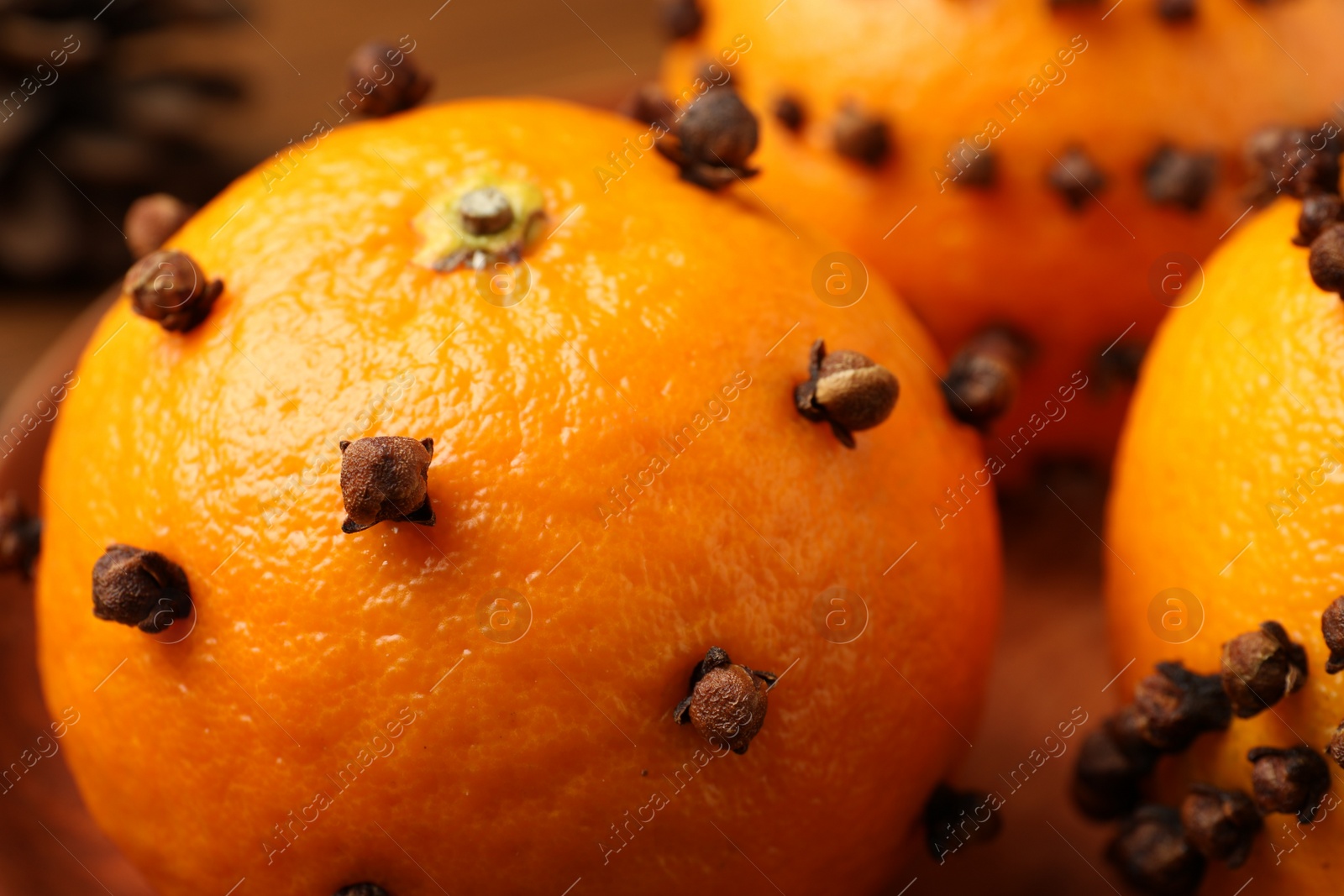 Photo of Pomander balls made of tangerines with cloves, closeup