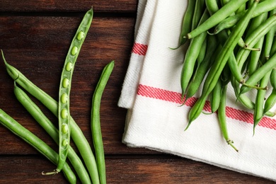 Fresh green beans on wooden table, flat lay