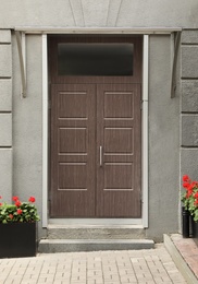 Building with modern front door. Exterior design