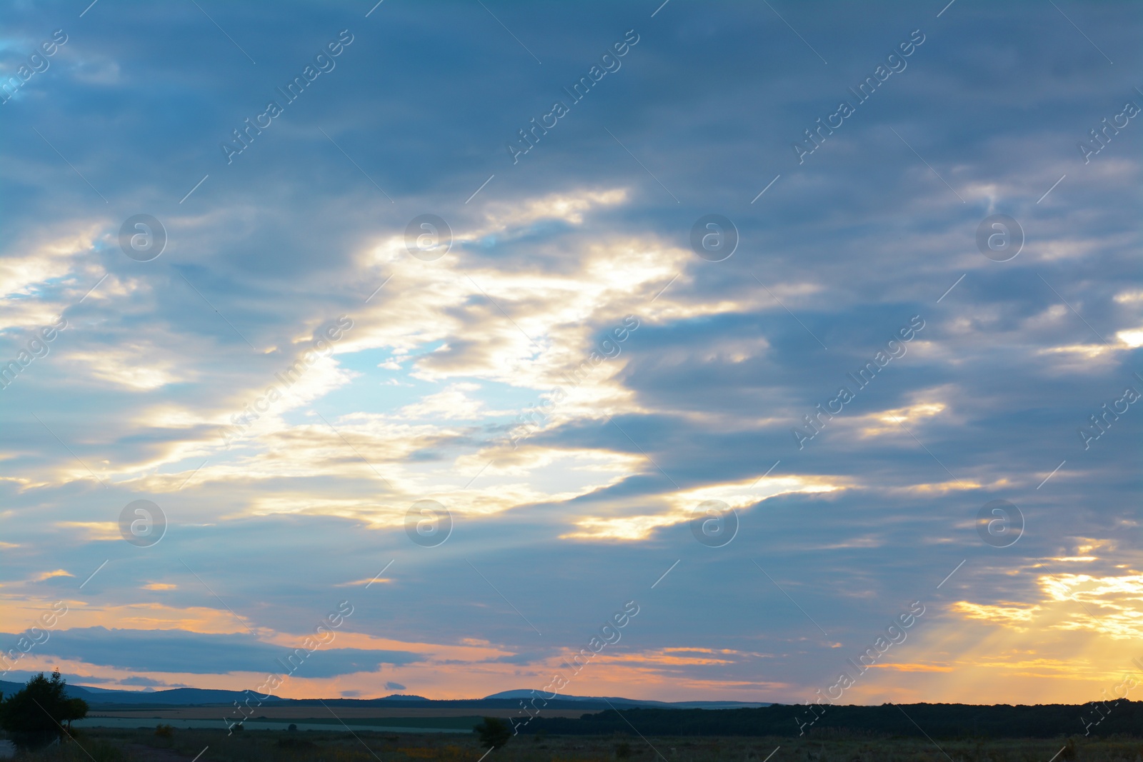 Photo of Picturesque view of beautiful countryside and cloudy sky at sunset