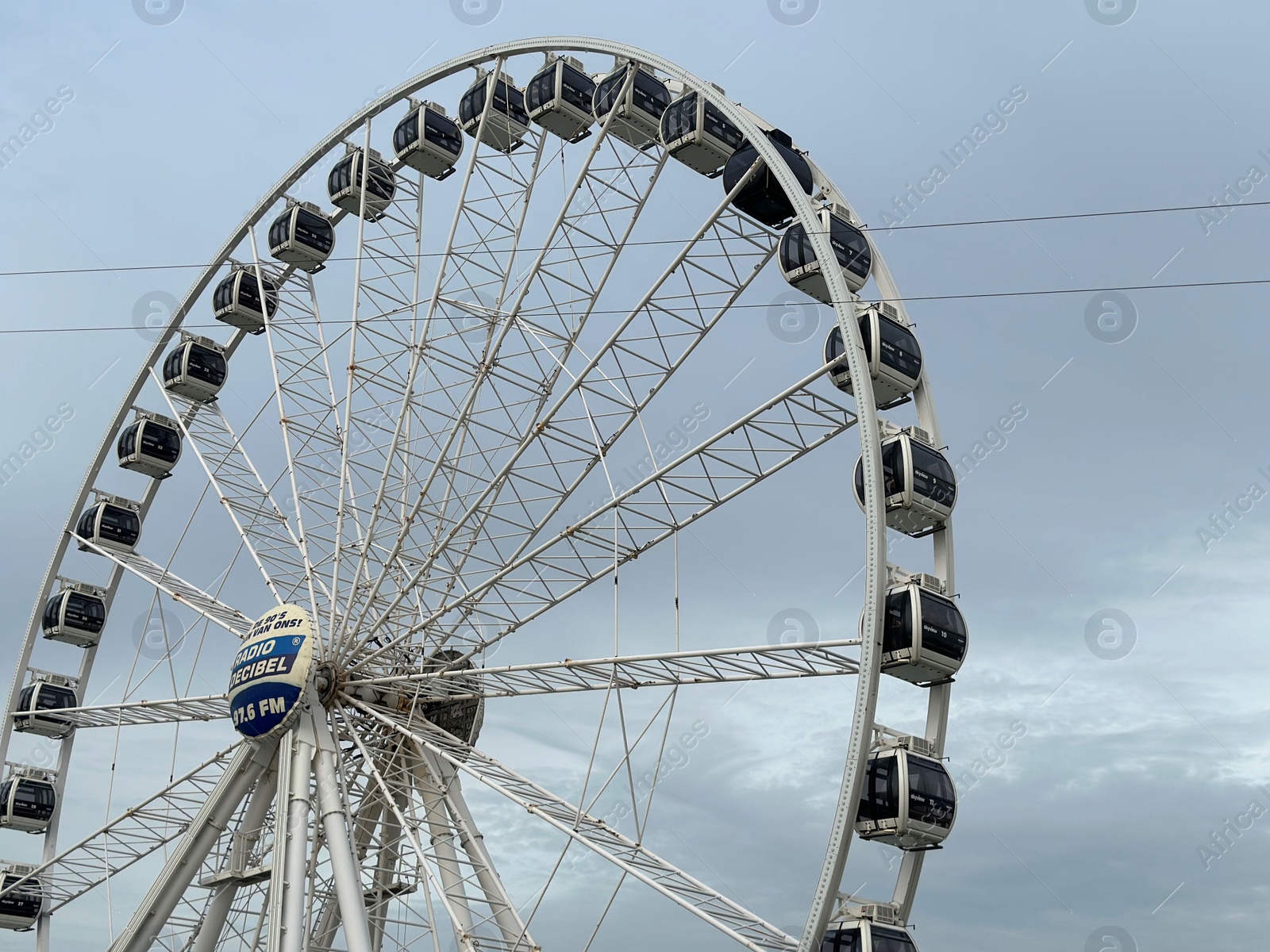 Photo of HAGUE, NETHERLANDS - OCTOBER 29, 2022: Beautiful Ferris wheel at Scheveningen beach