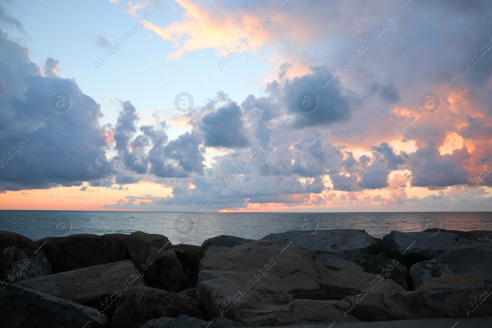 Photo of Picturesque view of sky with beautiful clouds over sea