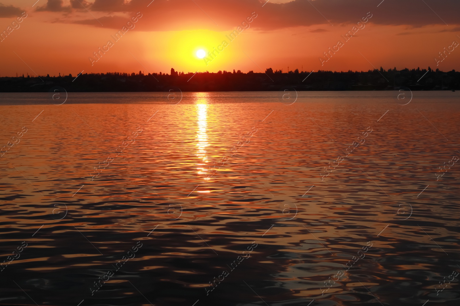 Photo of Picturesque view of beautiful sunset on riverside