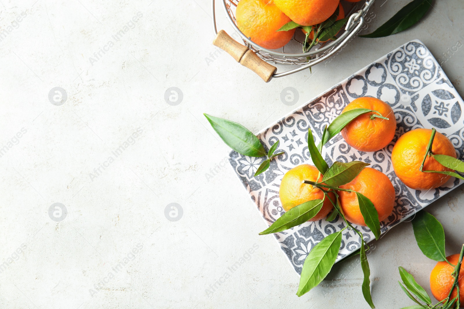 Photo of Flat lay composition with ripe tangerines on light background. Space for text