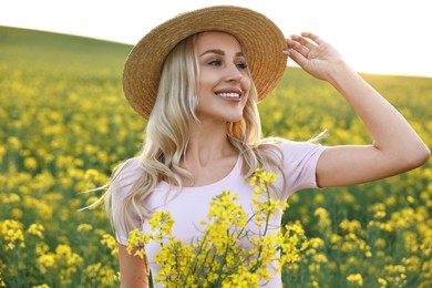 Photo of Portrait of happy young woman in field on spring day