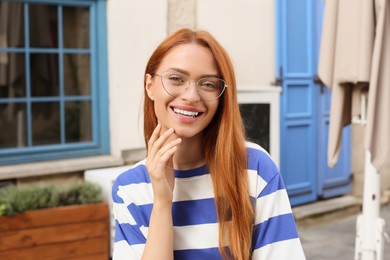 Photo of Portrait of beautiful woman in glasses outdoors