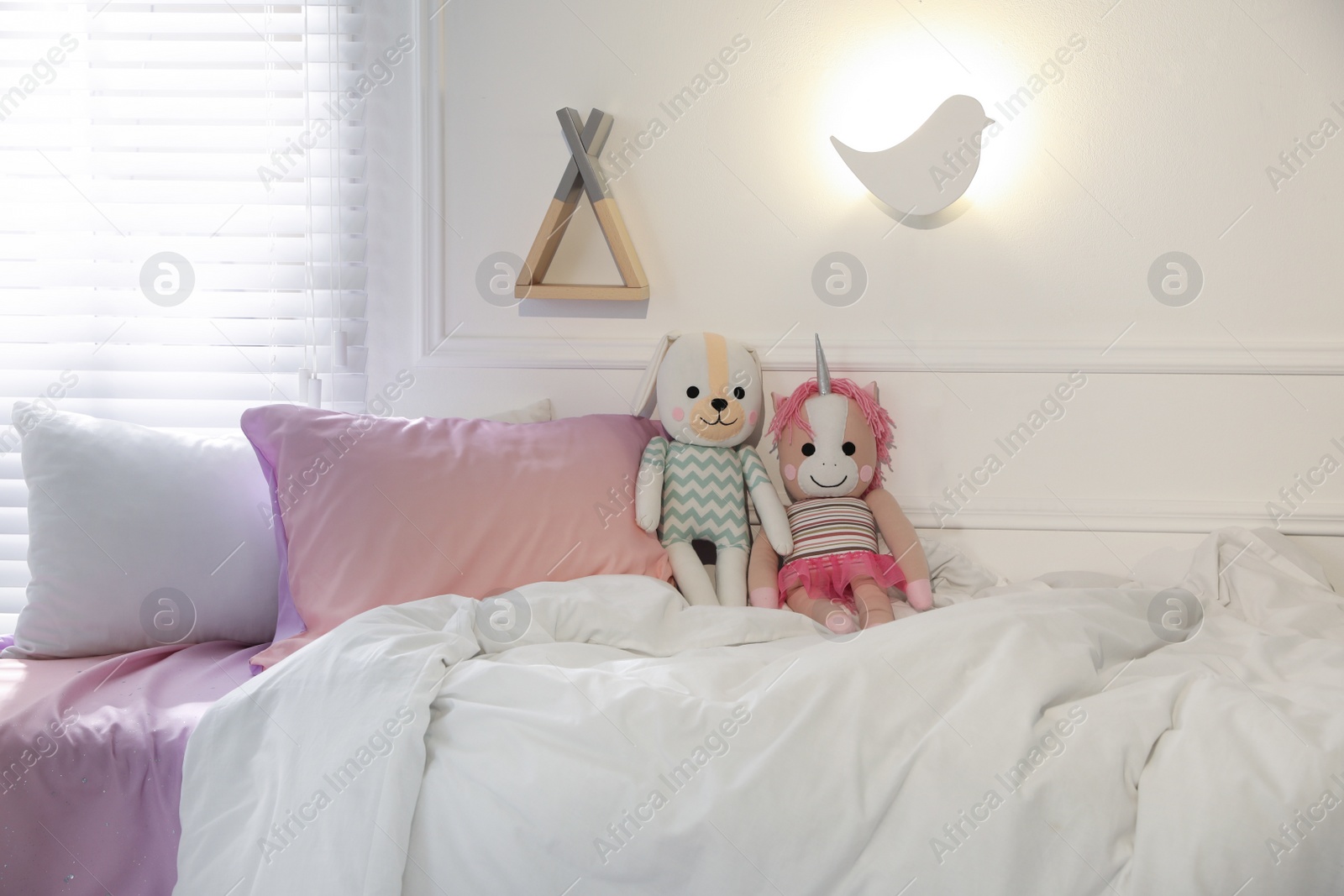 Photo of Bird shaped night lamp on wall in child's room