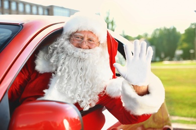 Photo of Authentic Santa Claus in car, view from outside