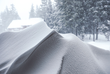 Beautiful snowdrift outdoors, closeup view/ Winter season