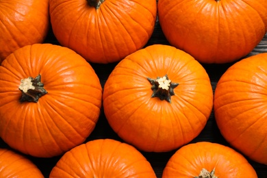 Photo of Many ripe orange pumpkins on table, flat lay