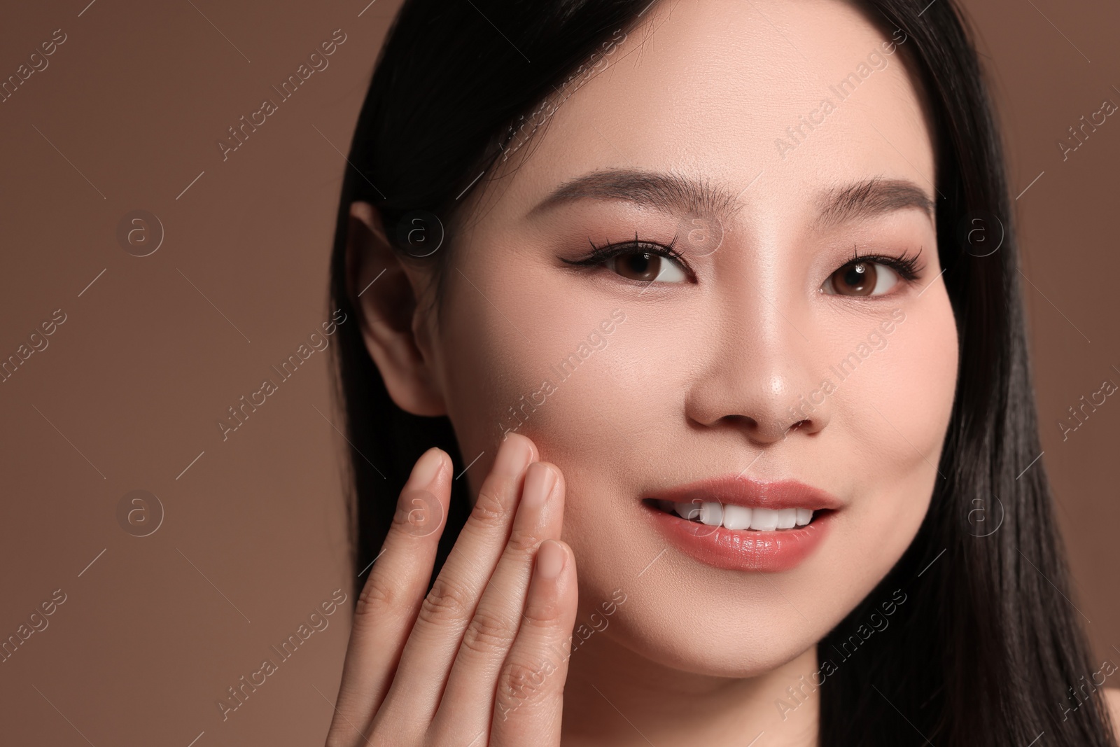 Photo of Portrait of beautiful woman on brown background, closeup