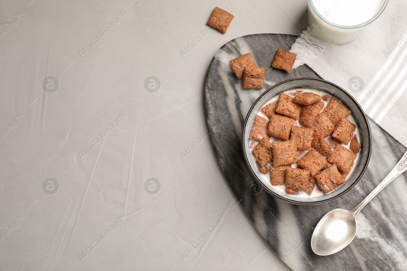 Photo of Bowl with tasty corn pads and milk on light table, flat lay. Space for text