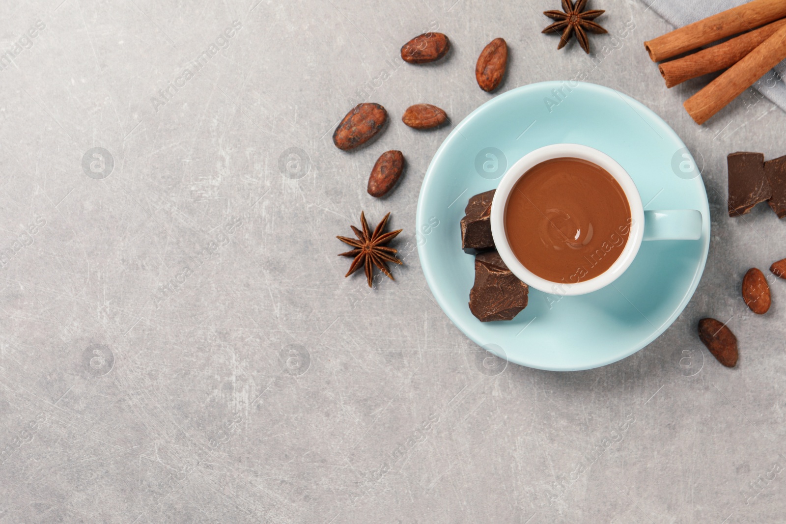 Photo of Flat lay composition with yummy hot chocolate on light grey table. Space for text