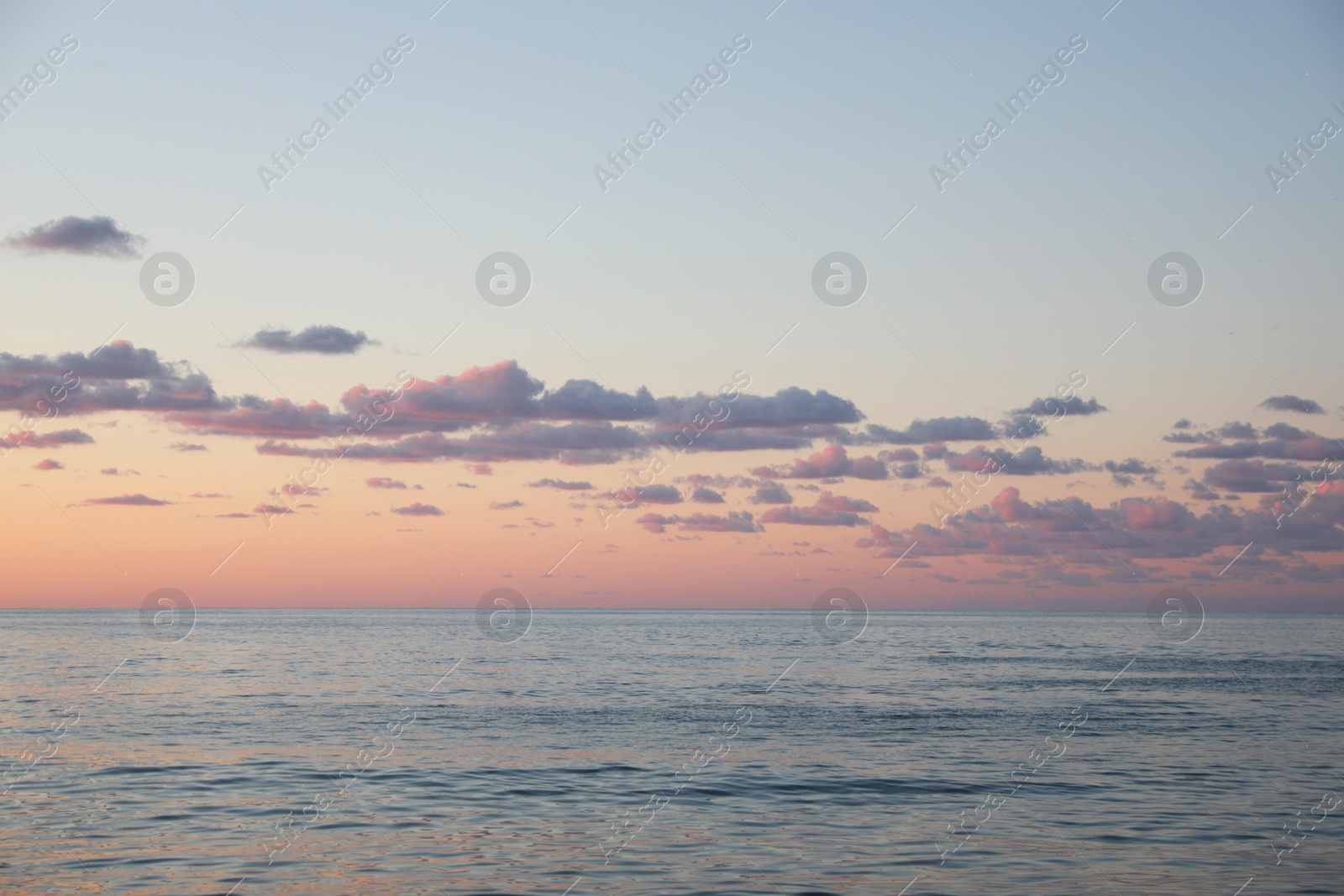 Photo of Picturesque view of sea under beautiful sky at sunset