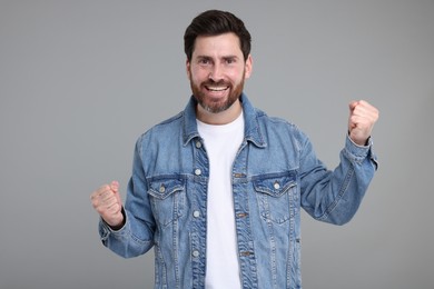 Photo of Portrait of happy surprised man on grey background