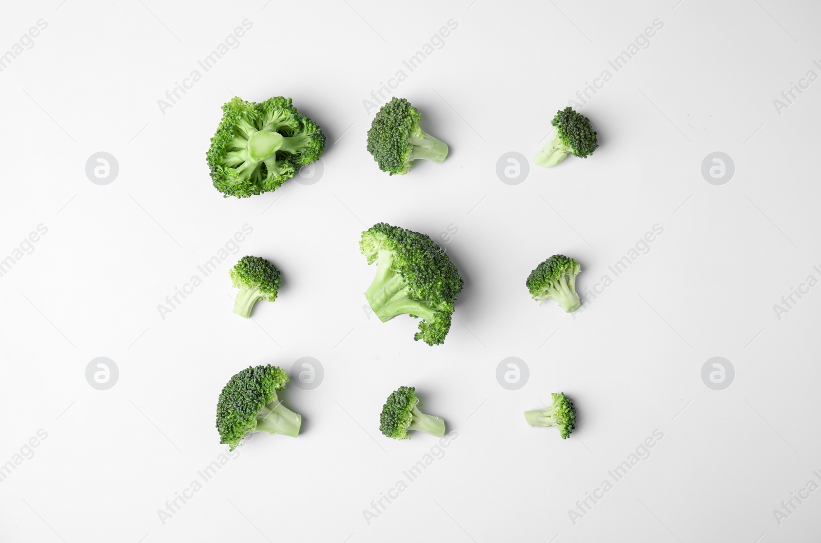 Flat lay composition with fresh green broccoli on white background Photo of Flat lay composition with fresh green broccoli on white background