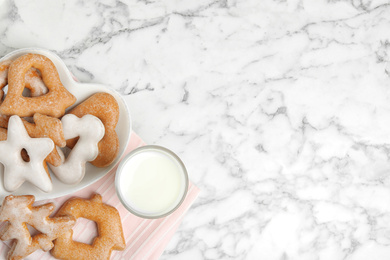 Photo of Sweet delicious cookies and glass of milk on marble table, flat lay. Space for text