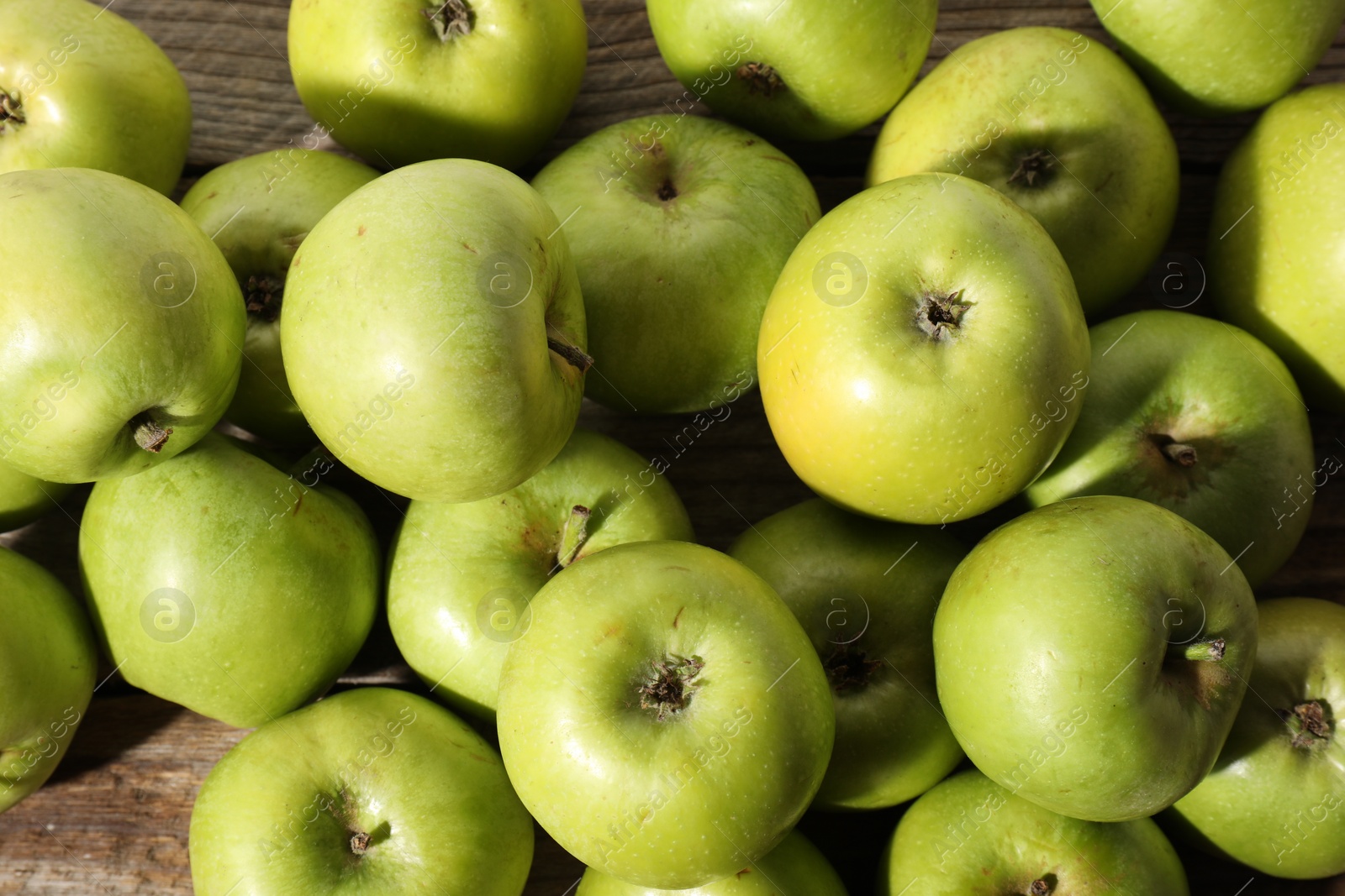 Photo of Many fresh apples on wooden table, top view